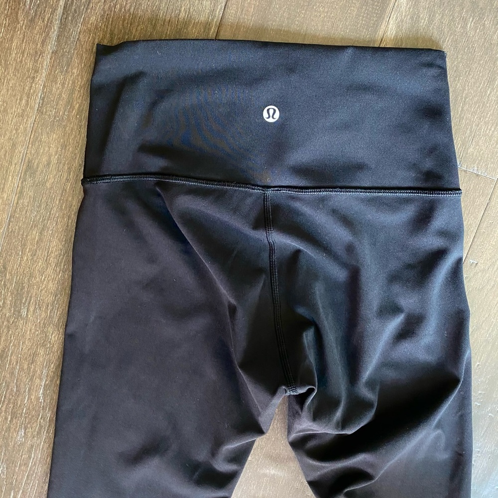 NWOT Size 4 28” Lululemon Wunder Unders